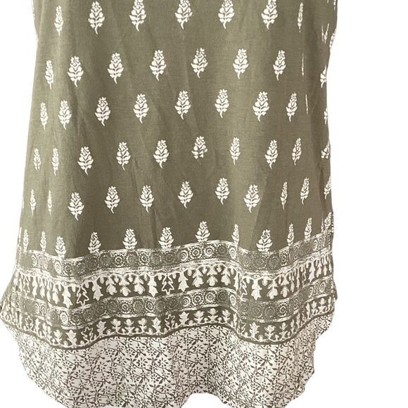 Lucky Brand small green tee- shirt.  0696 - Picture 2 of 6